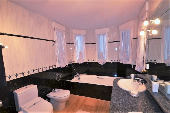 Villa in Altea zu verkaufen, Zona de estar 688 m², Zustand gepflegt, + Zentralheizung, Klimaanlage, Terreno 16250 m², 5 Schlafzimmer, 3 Badezimmer, Pool, ref.: GB-4617-MJ-14