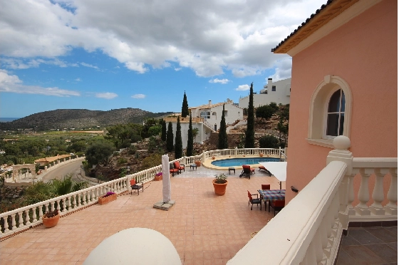 Villa in Denia-La Sella zu verkaufen, Zona de estar 425 m², Baujahr 2006, Zustand neuwertig, + Fussbodenheizung, Klimaanlage, Terreno 1300 m², 5 Schlafzimmer, 4 Badezimmer, Pool, ref.: MJ-0618-33