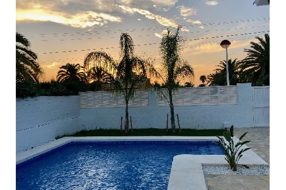 Villa in Els Poblets(Ptda. Barranquets) zur Ferienvermietung, Zona de estar 114 m², Baujahr 1986, Zustand gepflegt, + Zentralheizung, Klimaanlage, Terreno 510 m², 3 Schlafzimmer, 2 Badezimmer, Pool, ref.: T-1118-8