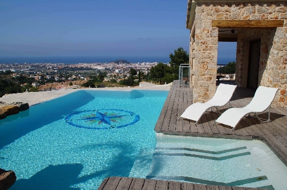 Villa in Denia zu verkaufen, Zona de estar 240 m², Baujahr 2010, Zustand neuwertig, + Zentralheizung, Klimaanlage, Terreno 1000 m², 6 Schlafzimmer, 3 Badezimmer, Pool, ref.: SC-L0920-17