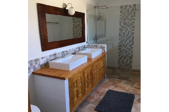 Villa in Denia zu verkaufen, Zona de estar 240 m², Baujahr 2010, Zustand neuwertig, + Zentralheizung, Klimaanlage, Terreno 1000 m², 6 Schlafzimmer, 3 Badezimmer, Pool, ref.: SC-L0920-22