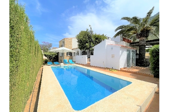 Villa in Denia zur Ferienvermietung, Zona de estar 117 m², Baujahr 1974, Zustand gepflegt, + Zentralheizung, Klimaanlage, Terreno 680 m², 3 Schlafzimmer, 2 Badezimmer, Pool, ref.: T-0615-1