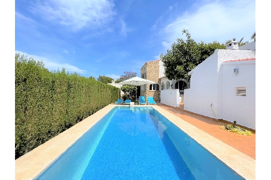 Villa in Denia zur Ferienvermietung, Zona de estar 117 m², Baujahr 1974, Zustand gepflegt, + Zentralheizung, Klimaanlage, Terreno 680 m², 3 Schlafzimmer, 2 Badezimmer, Pool, ref.: T-0615-2