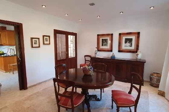 Herrenhaus in Oliva zu verkaufen, Zona de estar 210 m², Baujahr 1995, Zustand gepflegt, + Ofen, Terreno 849 m², 4 Schlafzimmer, 3 Badezimmer, Pool, ref.: RA-0921-11