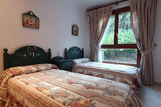 Herrenhaus in Oliva zu verkaufen, Zona de estar 210 m², Baujahr 1995, Zustand gepflegt, + Ofen, Terreno 849 m², 4 Schlafzimmer, 3 Badezimmer, Pool, ref.: RA-0921-12