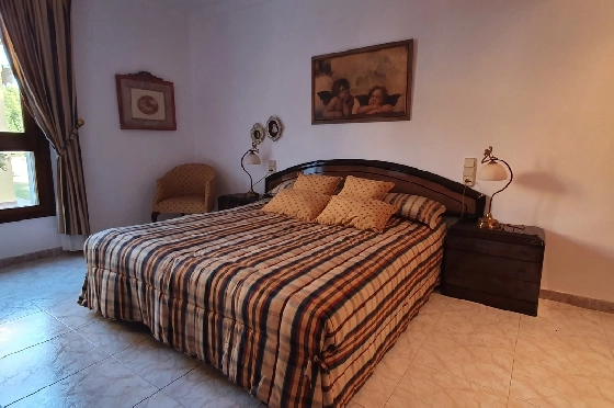 Herrenhaus in Oliva zu verkaufen, Zona de estar 210 m², Baujahr 1995, Zustand gepflegt, + Ofen, Terreno 849 m², 4 Schlafzimmer, 3 Badezimmer, Pool, ref.: RA-0921-13