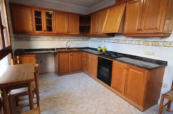 Herrenhaus in Oliva zu verkaufen, Zona de estar 210 m², Baujahr 1995, Zustand gepflegt, + Ofen, Terreno 849 m², 4 Schlafzimmer, 3 Badezimmer, Pool, ref.: RA-0921-14