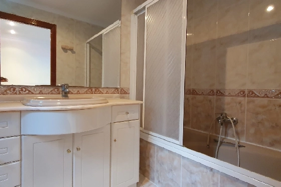 Herrenhaus in Oliva zu verkaufen, Zona de estar 210 m², Baujahr 1995, Zustand gepflegt, + Ofen, Terreno 849 m², 4 Schlafzimmer, 3 Badezimmer, Pool, ref.: RA-0921-15