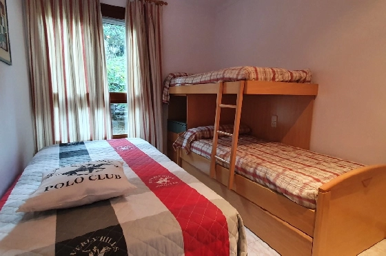 Herrenhaus in Oliva zu verkaufen, Zona de estar 210 m², Baujahr 1995, Zustand gepflegt, + Ofen, Terreno 849 m², 4 Schlafzimmer, 3 Badezimmer, Pool, ref.: RA-0921-17