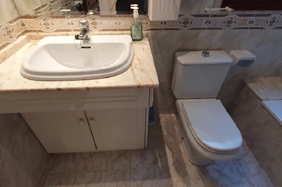 Herrenhaus in Oliva zu verkaufen, Zona de estar 210 m², Baujahr 1995, Zustand gepflegt, + Ofen, Terreno 849 m², 4 Schlafzimmer, 3 Badezimmer, Pool, ref.: RA-0921-18