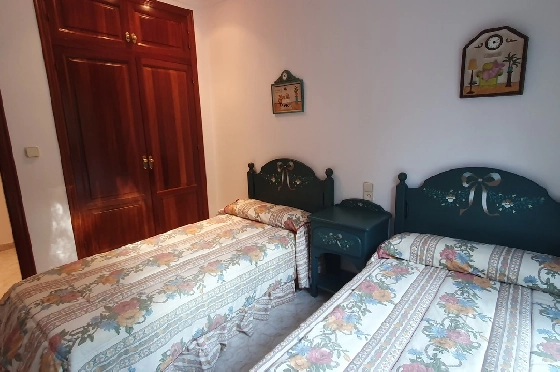 Herrenhaus in Oliva zu verkaufen, Zona de estar 210 m², Baujahr 1995, Zustand gepflegt, + Ofen, Terreno 849 m², 4 Schlafzimmer, 3 Badezimmer, Pool, ref.: RA-0921-19