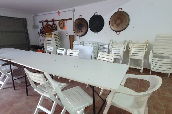 Herrenhaus in Oliva zu verkaufen, Zona de estar 210 m², Baujahr 1995, Zustand gepflegt, + Ofen, Terreno 849 m², 4 Schlafzimmer, 3 Badezimmer, Pool, ref.: RA-0921-20