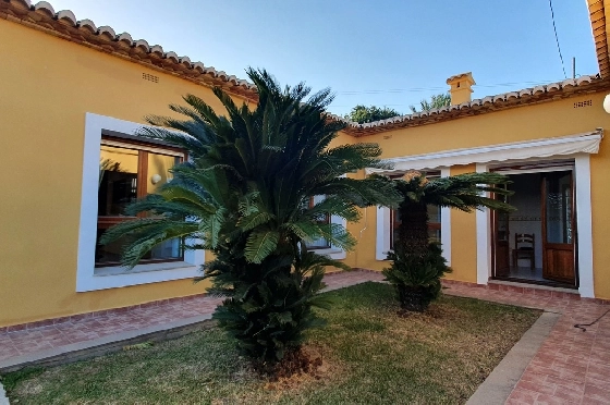 Herrenhaus in Oliva zu verkaufen, Zona de estar 210 m², Baujahr 1995, Zustand gepflegt, + Ofen, Terreno 849 m², 4 Schlafzimmer, 3 Badezimmer, Pool, ref.: RA-0921-6