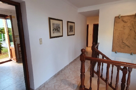 Herrenhaus in Oliva zu verkaufen, Zona de estar 210 m², Baujahr 1995, Zustand gepflegt, + Ofen, Terreno 849 m², 4 Schlafzimmer, 3 Badezimmer, Pool, ref.: RA-0921-9