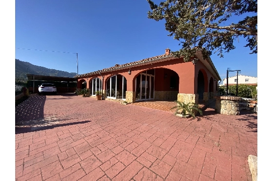Finca in Pedreguer(Campo) zu verkaufen, Zona de estar 150 m², Baujahr 1980, Zustand gepflegt, Klimaanlage, Terreno 700 m², 4 Schlafzimmer, 2 Badezimmer, Pool, ref.: GC-0322-21