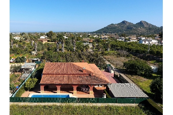 Finca in Pedreguer(Campo) zu verkaufen, Zona de estar 150 m², Baujahr 1980, Zustand gepflegt, Klimaanlage, Terreno 700 m², 4 Schlafzimmer, 2 Badezimmer, Pool, ref.: GC-0322-24