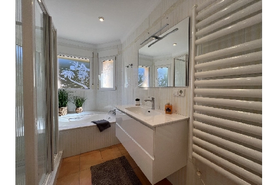 Villa in Denia zur Ferienvermietung, Zona de estar 133 m², Baujahr 1999, Zustand gepflegt, + Fussbodenheizung, Klimaanlage, Terreno 585 m², 3 Schlafzimmer, 3 Badezimmer, Pool, ref.: T-1023-9
