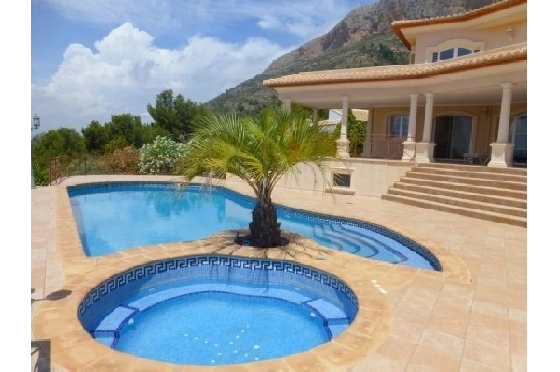 Villa in Javea zu verkaufen, Zona de estar 685 m², Klimaanlage, Terreno 2397 m², 5 Schlafzimmer, 5 Badezimmer, Pool, ref.: BS-3974726-1