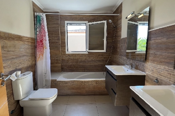 Reihenhaus in Denia zu vermieten, Zona de estar 130 m², Zustand gepflegt, + KLIMA, Klimaanlage, Terreno 160 m², 4 Schlafzimmer, 3 Badezimmer, Pool, ref.: D-0223-44