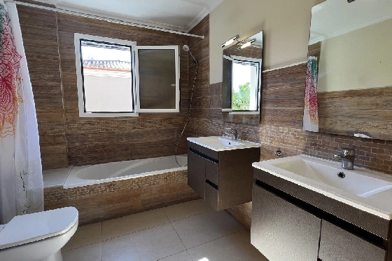Reihenhaus in Denia zu vermieten, Zona de estar 130 m², Zustand gepflegt, + KLIMA, Klimaanlage, Terreno 160 m², 4 Schlafzimmer, 3 Badezimmer, Pool, ref.: D-0223-48