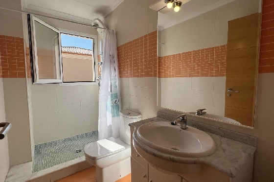 Reihenhaus in Denia zu vermieten, Zona de estar 130 m², Zustand gepflegt, + KLIMA, Klimaanlage, Terreno 160 m², 4 Schlafzimmer, 3 Badezimmer, Pool, ref.: D-0223-55