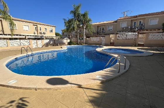 Reihenhaus in Denia zu vermieten, Zona de estar 130 m², Zustand gepflegt, + KLIMA, Klimaanlage, Terreno 160 m², 4 Schlafzimmer, 3 Badezimmer, Pool, ref.: D-0223-7