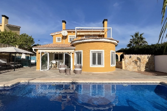 Villa in Gata de Gorgos(Monte Pedreguer) zur Ferienvermietung, Zona de estar 180 m², Baujahr 2006, + Ofen, Klimaanlage, Terreno 600 m², 3 Schlafzimmer, 3 Badezimmer, Pool, ref.: T-0624-1