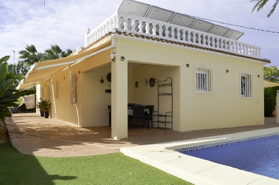 Villa in Denia zu verkaufen, Zona de estar 121 m², Klimaanlage, Terreno 623 m², 4 Schlafzimmer, 2 Badezimmer, Pool, ref.: CO-C25935-1