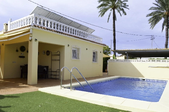 Villa in Denia zu verkaufen, Zona de estar 121 m², Klimaanlage, Terreno 623 m², 4 Schlafzimmer, 2 Badezimmer, Pool, ref.: CO-C25935-19