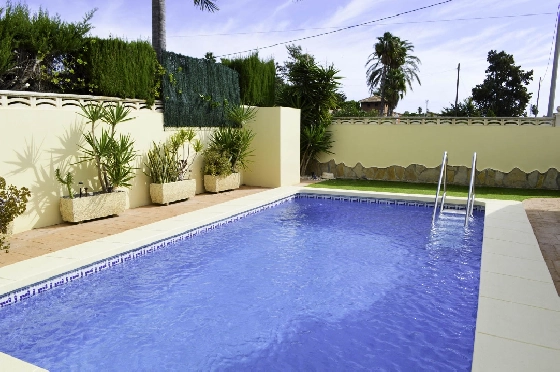 Villa in Denia zu verkaufen, Zona de estar 121 m², Klimaanlage, Terreno 623 m², 4 Schlafzimmer, 2 Badezimmer, Pool, ref.: CO-C25935-44