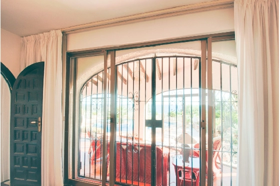 Villa in Moraira zu verkaufen, Zona de estar 300 m², Baujahr 1984, Klimaanlage, Terreno 1615 m², 3 Schlafzimmer, 2 Badezimmer, Pool, ref.: AM-12279DA-50
