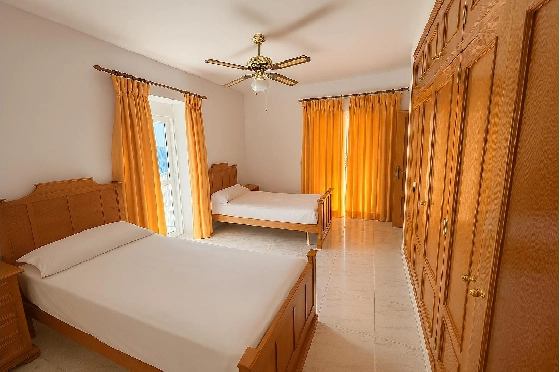 Villa in La Sella(La Sella) zu verkaufen, Zona de estar 379 m², Zustand gepflegt, + KLIMA, Klimaanlage, Terreno 1699 m², 4 Schlafzimmer, 4 Badezimmer, Pool, ref.: MG-0925-17
