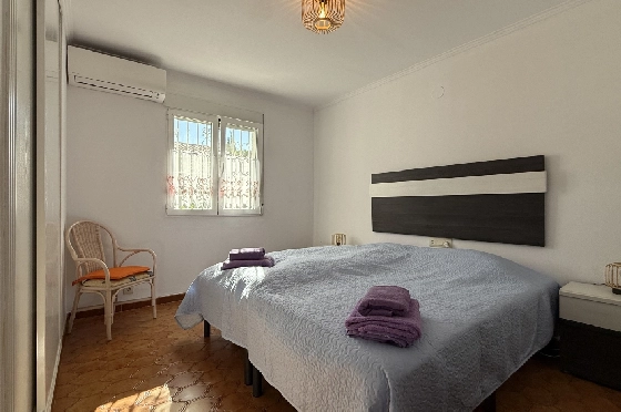 Villa in Els Poblets zur Ferienvermietung, Zona de estar 100 m², Baujahr 1983, Zustand gepflegt, + KLIMA, Klimaanlage, Terreno 353 m², 3 Schlafzimmer, 1 Badezimmer, Pool, ref.: T-0325-13