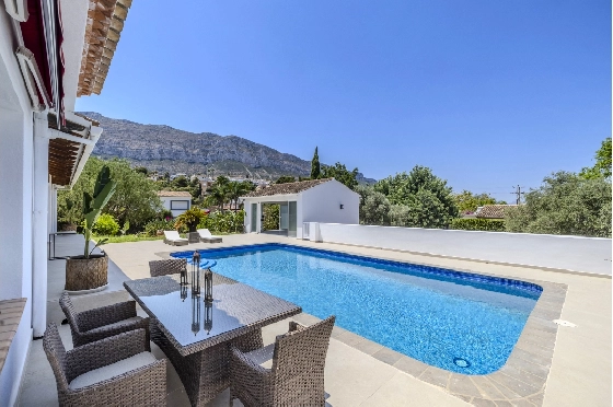 Villa in Denia zu verkaufen, Zona de estar 324 m², Baujahr 1993, Zustand modernisiert, + Fussbodenheizung, Klimaanlage, Terreno 1888 m², 4 Schlafzimmer, 2 Badezimmer, Pool, ref.: BC-7771-13