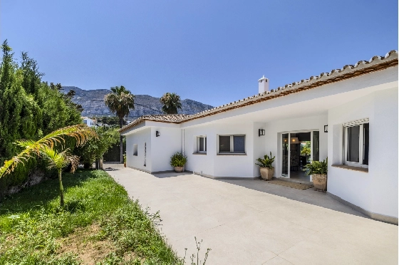 Villa in Denia zu verkaufen, Zona de estar 324 m², Baujahr 1993, Zustand modernisiert, + Fussbodenheizung, Klimaanlage, Terreno 1888 m², 4 Schlafzimmer, 2 Badezimmer, Pool, ref.: BC-7771-26