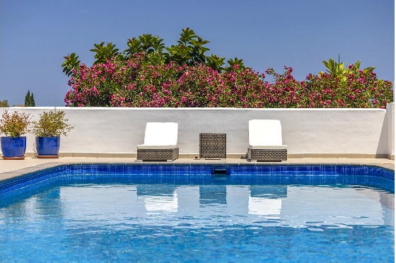 Villa in Denia zu verkaufen, Zona de estar 324 m², Baujahr 1993, Zustand modernisiert, + Fussbodenheizung, Klimaanlage, Terreno 1888 m², 4 Schlafzimmer, 2 Badezimmer, Pool, ref.: BC-7771-30