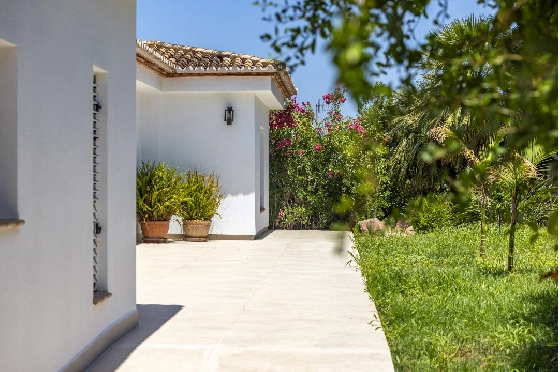 Villa in Denia zu verkaufen, Zona de estar 324 m², Baujahr 1993, Zustand modernisiert, + Fussbodenheizung, Klimaanlage, Terreno 1888 m², 4 Schlafzimmer, 2 Badezimmer, Pool, ref.: BC-7771-34
