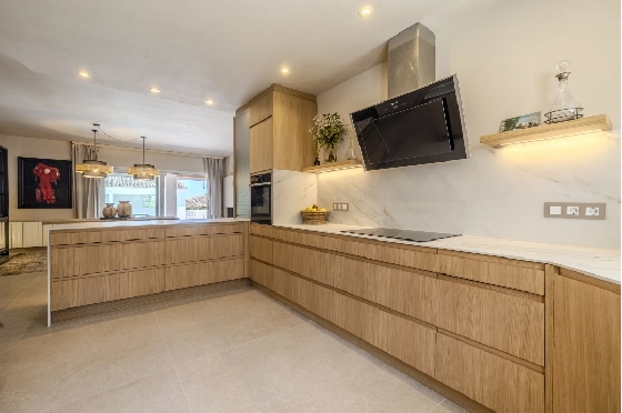 Villa in Denia zu verkaufen, Zona de estar 324 m², Baujahr 1993, Zustand modernisiert, + Fussbodenheizung, Klimaanlage, Terreno 1888 m², 4 Schlafzimmer, 2 Badezimmer, Pool, ref.: BC-7771-39
