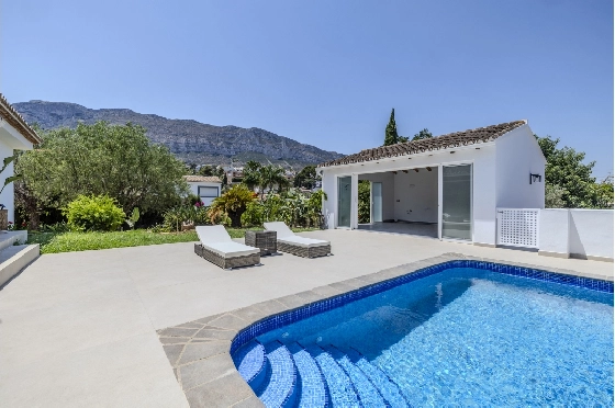 Villa in Denia zu verkaufen, Zona de estar 324 m², Baujahr 1993, Zustand modernisiert, + Fussbodenheizung, Klimaanlage, Terreno 1888 m², 4 Schlafzimmer, 2 Badezimmer, Pool, ref.: BC-7771-4