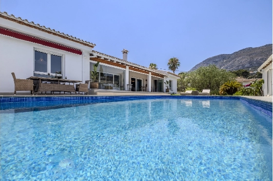Villa in Denia zu verkaufen, Zona de estar 324 m², Baujahr 1993, Zustand modernisiert, + Fussbodenheizung, Klimaanlage, Terreno 1888 m², 4 Schlafzimmer, 2 Badezimmer, Pool, ref.: BC-7771-5