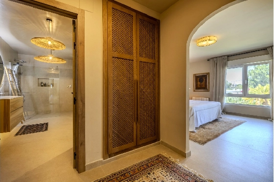 Villa in Denia zu verkaufen, Zona de estar 324 m², Baujahr 1993, Zustand modernisiert, + Fussbodenheizung, Klimaanlage, Terreno 1888 m², 4 Schlafzimmer, 2 Badezimmer, Pool, ref.: BC-7771-62