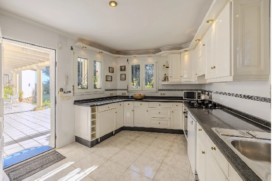 Villa in Denia zu verkaufen, Zona de estar 267 m², Baujahr 1993, Zustand gepflegt, + Zentralheizung, Terreno 1085 m², 4 Schlafzimmer, 3 Badezimmer, Pool, ref.: BC-7785-32