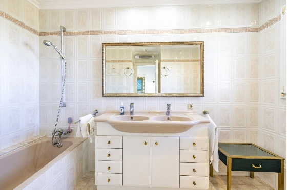 Villa in Denia zu verkaufen, Zona de estar 267 m², Baujahr 1993, Zustand gepflegt, + Zentralheizung, Terreno 1085 m², 4 Schlafzimmer, 3 Badezimmer, Pool, ref.: BC-7785-38