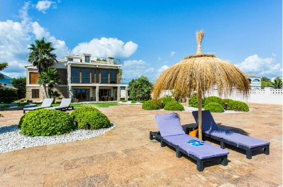 Villa in Denia zu verkaufen, Zona de estar 266 m², Klimaanlage, Terreno 1254 m², 5 Schlafzimmer, 3 Badezimmer, Pool, ref.: VI-CHA2550-1