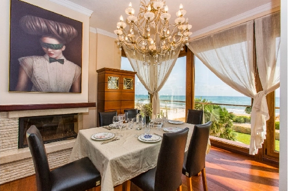 Villa in Denia zu verkaufen, Zona de estar 266 m², Klimaanlage, Terreno 1254 m², 5 Schlafzimmer, 3 Badezimmer, Pool, ref.: VI-CHA2550-10