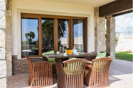 Villa in Denia zu verkaufen, Zona de estar 266 m², Klimaanlage, Terreno 1254 m², 5 Schlafzimmer, 3 Badezimmer, Pool, ref.: VI-CHA2550-11