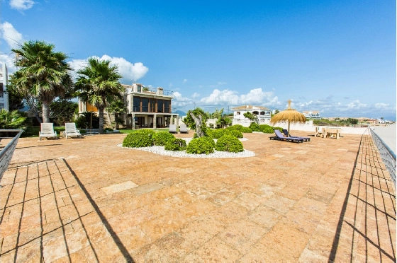 Villa in Denia zu verkaufen, Zona de estar 266 m², Klimaanlage, Terreno 1254 m², 5 Schlafzimmer, 3 Badezimmer, Pool, ref.: VI-CHA2550-13