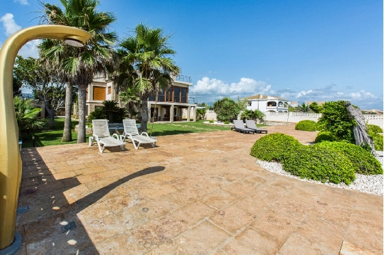 Villa in Denia zu verkaufen, Zona de estar 266 m², Klimaanlage, Terreno 1254 m², 5 Schlafzimmer, 3 Badezimmer, Pool, ref.: VI-CHA2550-14