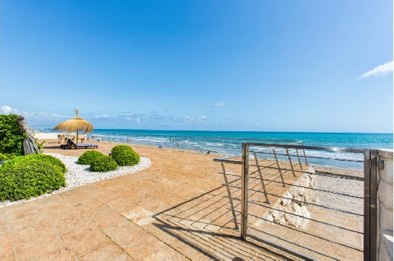 Villa in Denia zu verkaufen, Zona de estar 266 m², Klimaanlage, Terreno 1254 m², 5 Schlafzimmer, 3 Badezimmer, Pool, ref.: VI-CHA2550-15