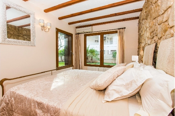 Villa in Denia zu verkaufen, Zona de estar 266 m², Klimaanlage, Terreno 1254 m², 5 Schlafzimmer, 3 Badezimmer, Pool, ref.: VI-CHA2550-35